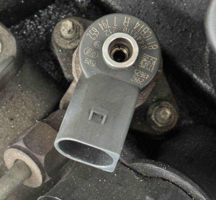 Продавам комплект 6 броя дюзи bmw за двигатели 2.5д м57  177к.с