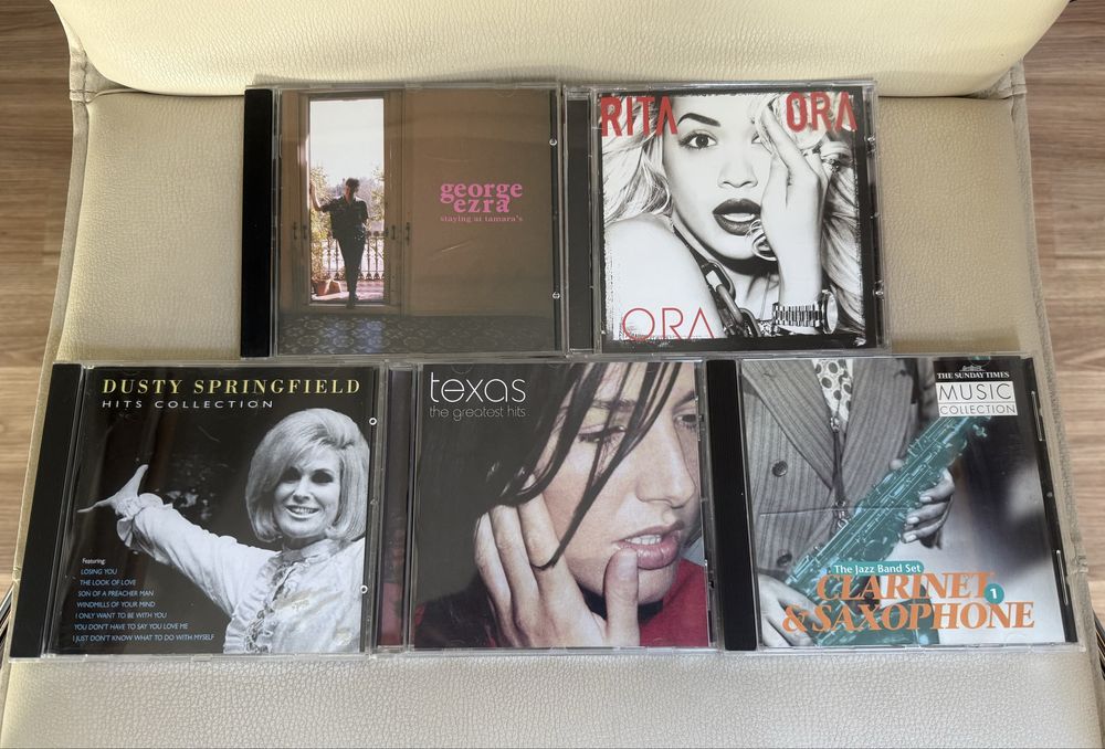 Оригинални матрични музикални компакт дискове/Music CD