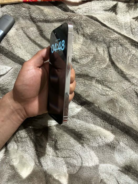 Vand iphone 14 pro alb