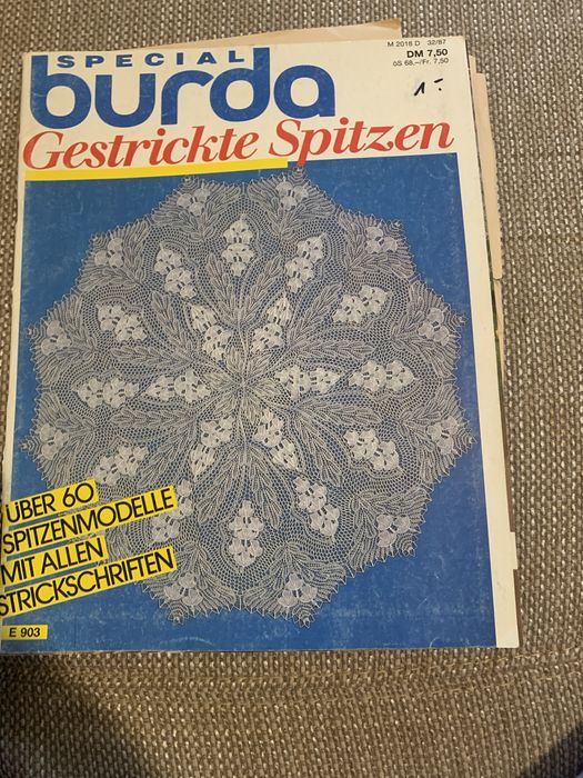 5 Carti vechi pt crosetat si impletit din Elvetia 75 lei