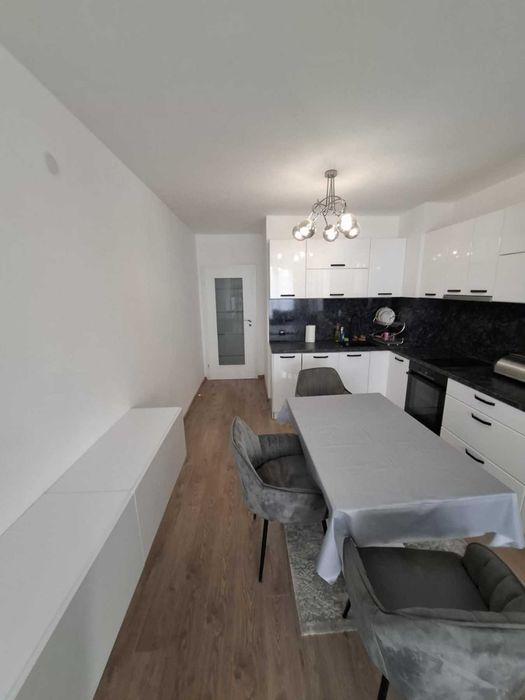 Дава се под наем Тристаен апартамент в Враца, Център - 93 кв.м за 510 € - Снимка #4