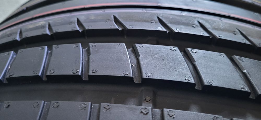 2 anvelope 305 30 r19 Goodyear F1 asimmetric 2