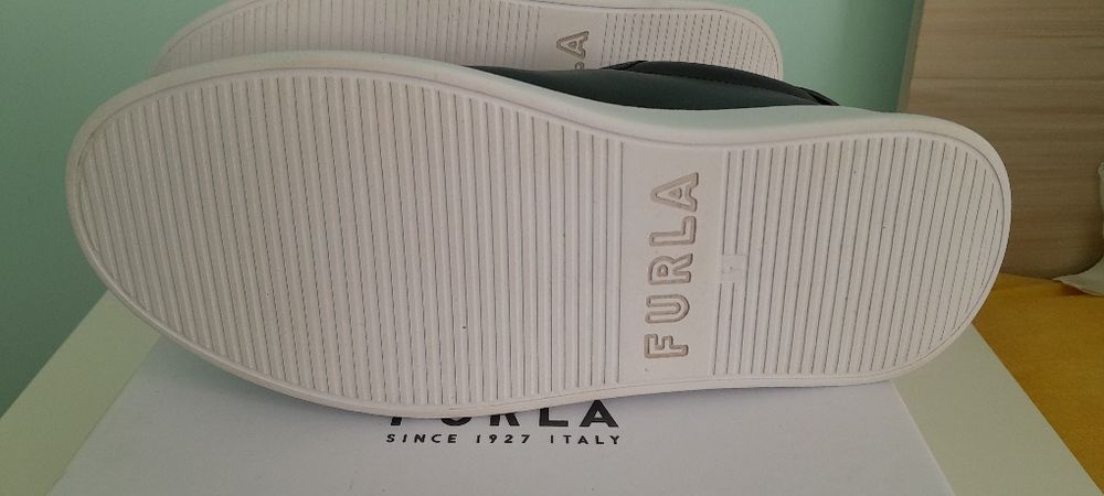 Furla-дамски спортни обувки 36 р-р