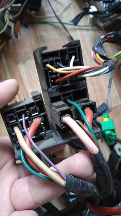 Продам Разъемы, фишки, контакты для RENAULT DUSTER.