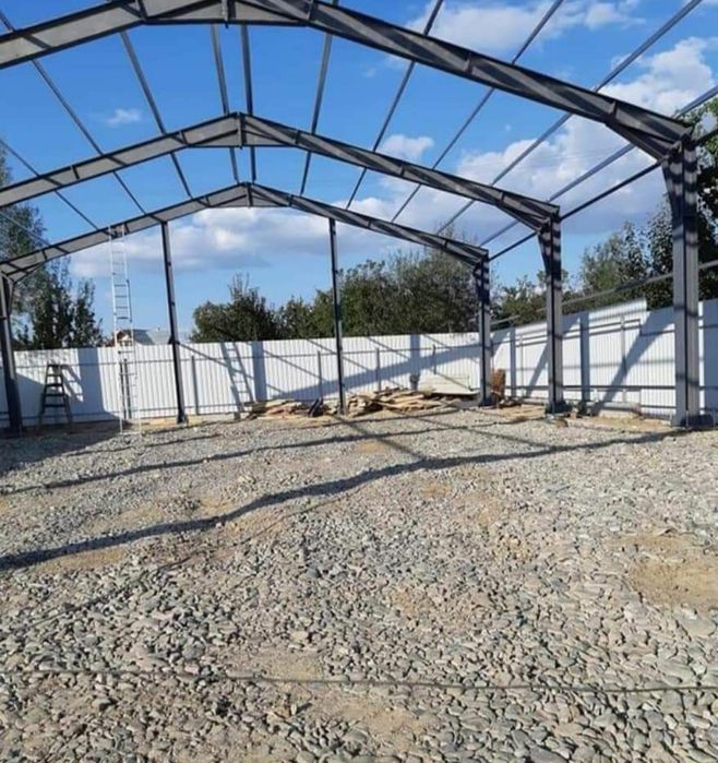 Fermele din europrofile IPE 200
Stâlpii din europrofile IPE 200
Panele