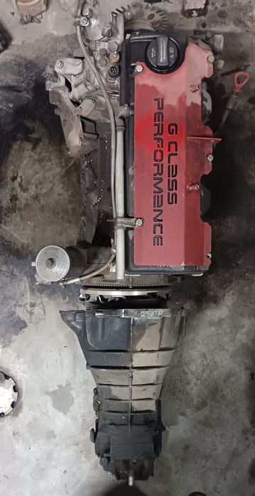 Двигател ,хидравлична помпа и много части от интериора за G-класа W463