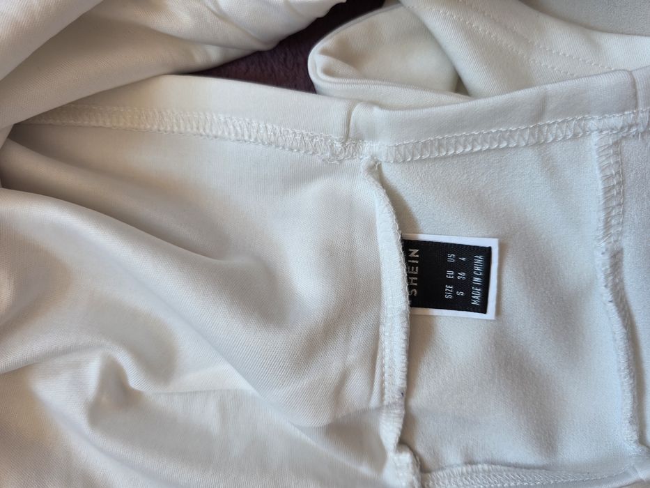 Два бели топа (в комплект)