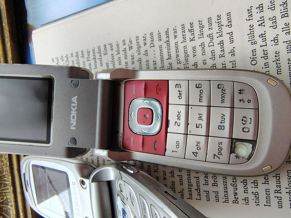 Telefon Nokia și Samsung vechi