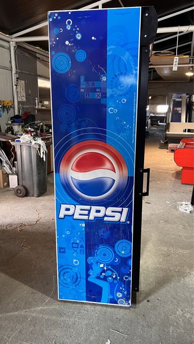 Vitrina frigorifica verticala Ugur cu o usa