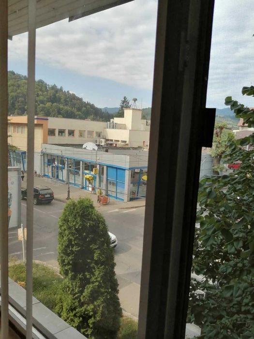 Apartament 4 camere Comanesti
