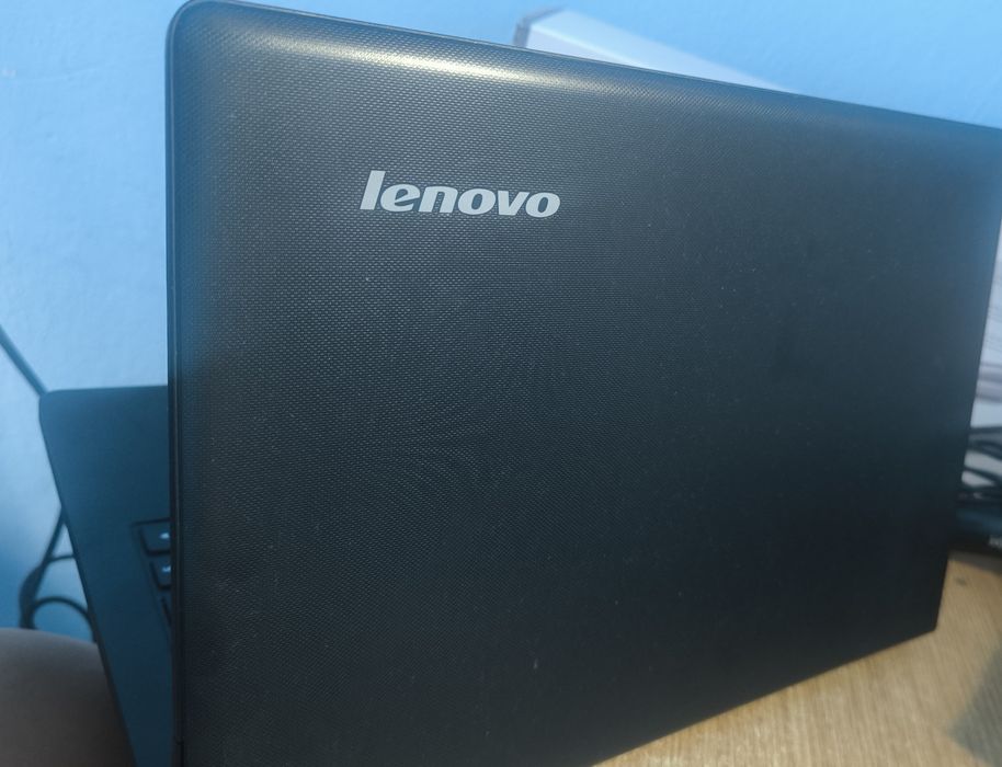 Pachet 2 laptopuri pt. piese (Lenovo Ideapad SSD + Dell Inspiron)