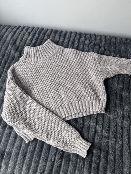 Къс пуловер за студените дни