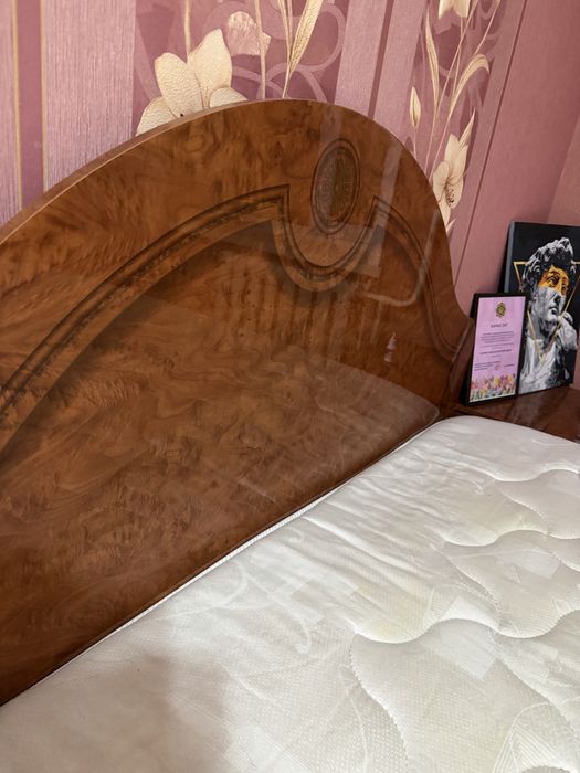Продам кровь и две тумбочки