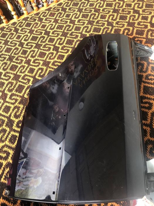 Jentra Qora Eshik,Oʻng tomon orqasi