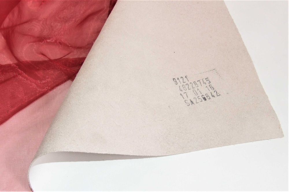15 coli piele naturala alba, fina, de ovina pt. confectii de marochinarie sau mobila, 55x55x0,1 cm, NOI