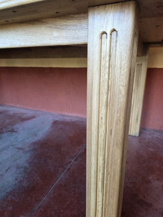 Masa din lemn masiv de stejar