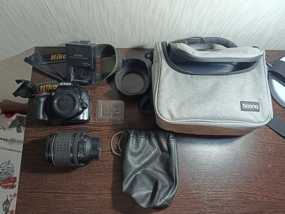 Nikon D3200 + оригинальный Nikon dx 18-105mm

Зеркальный фотоаппар