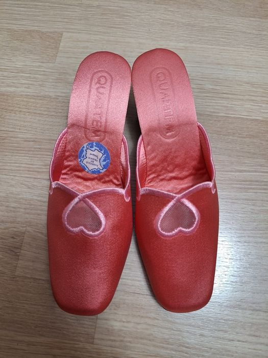 Тапочки женские.