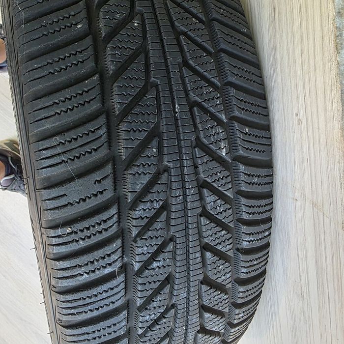 Hankook Ion I*cept 215 45 20 Зимни