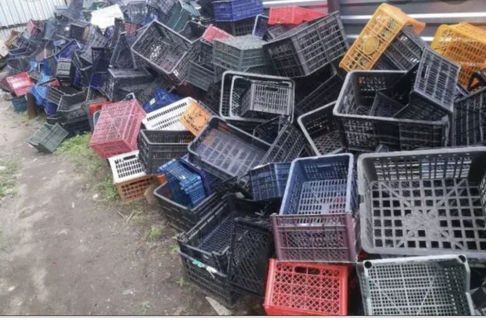 Приму ящики и др. Пластик