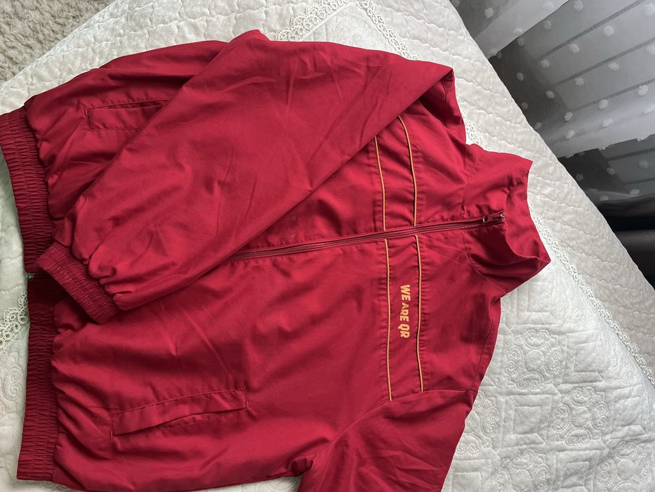 Красная олимпийка QR