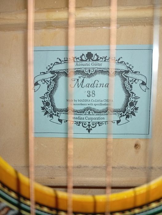 срочно продам гитару MADINA