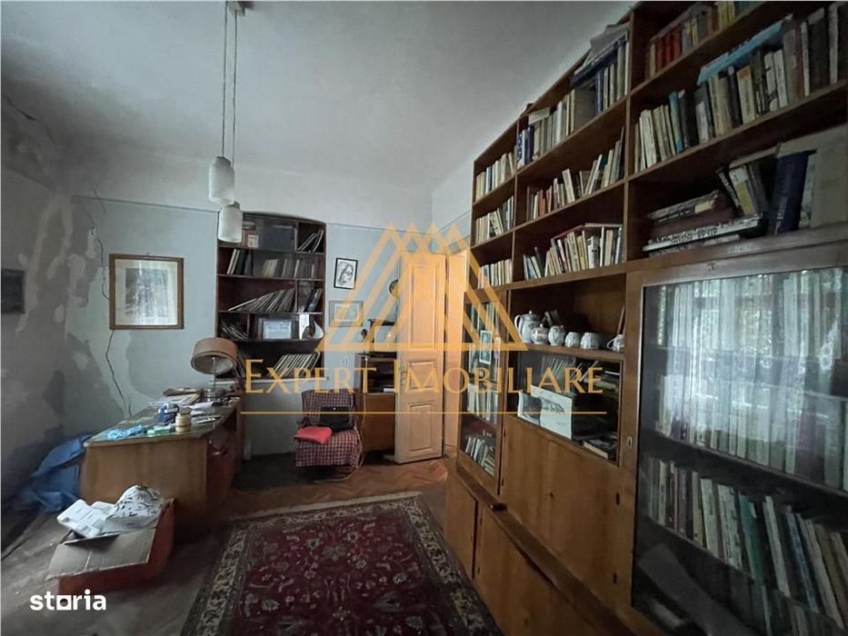Casa centrala acces la doua strazi cu 751 mp , pret usor negociabil Su