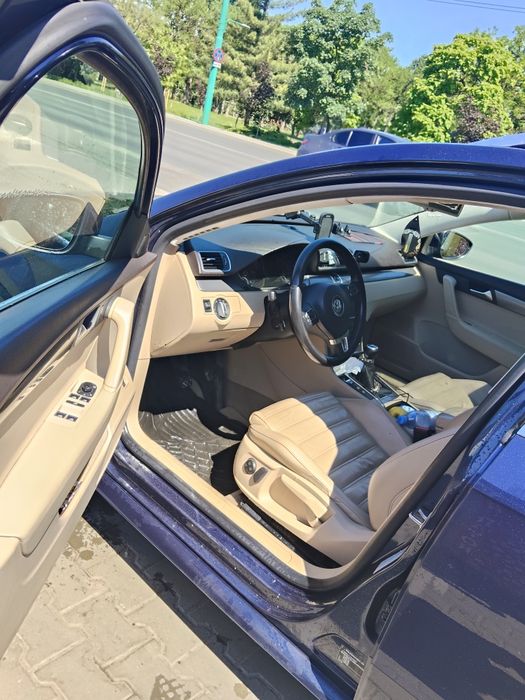 VOLKSWAGEN Passat 2012
