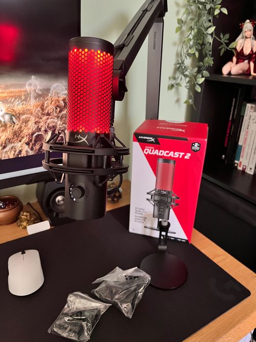 Микрофон HyperX Quadcast 2 и стойка