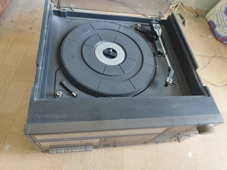 Ретро Стерео Уредба UNIVERSUM