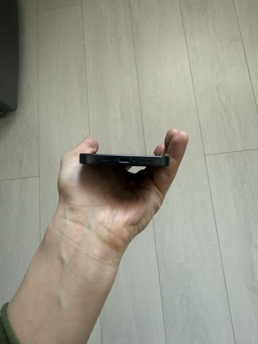 Продам Iphone 15 pro (256gb)