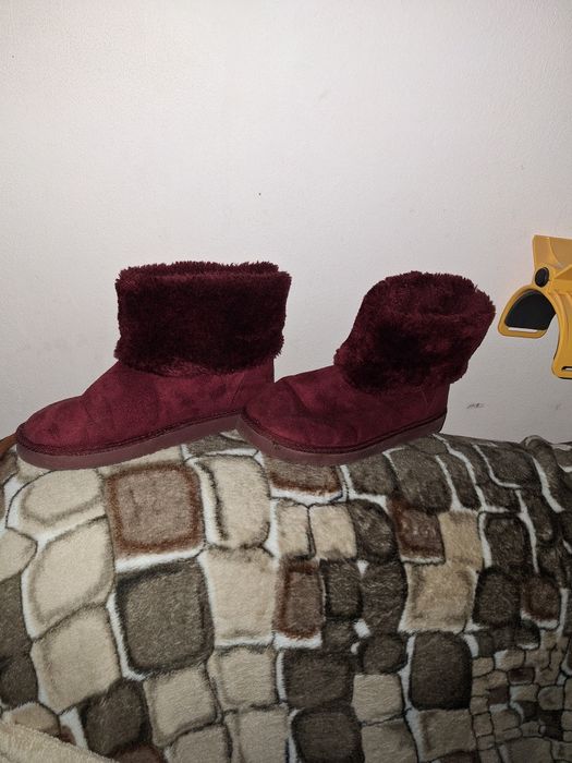 Cizme  tip ugg visiniu 41