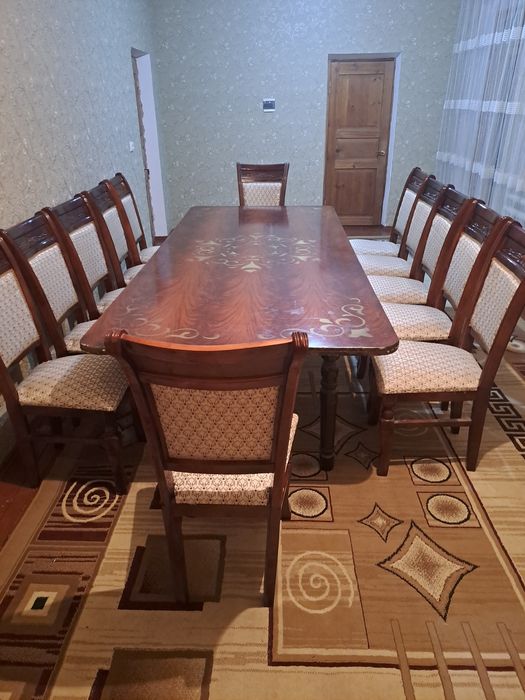 Стол стул на гостинице