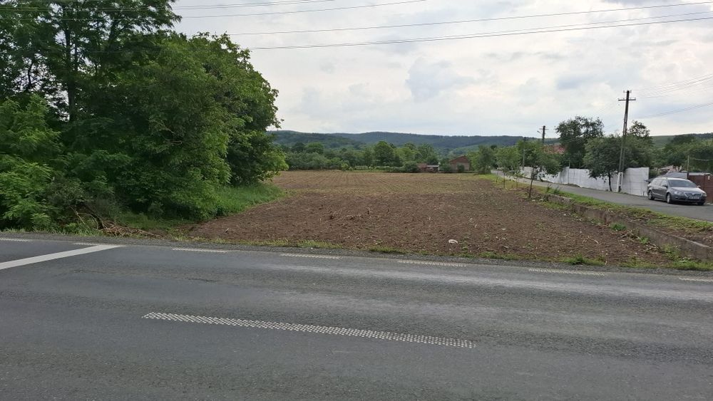 Casa bătrânească cu teren intravilan /Văradia de Mureș jud.Arad