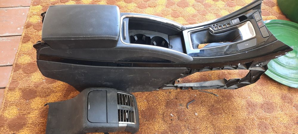 Продам бар подлокодник незнаю от какой модели машины состояние хорошое