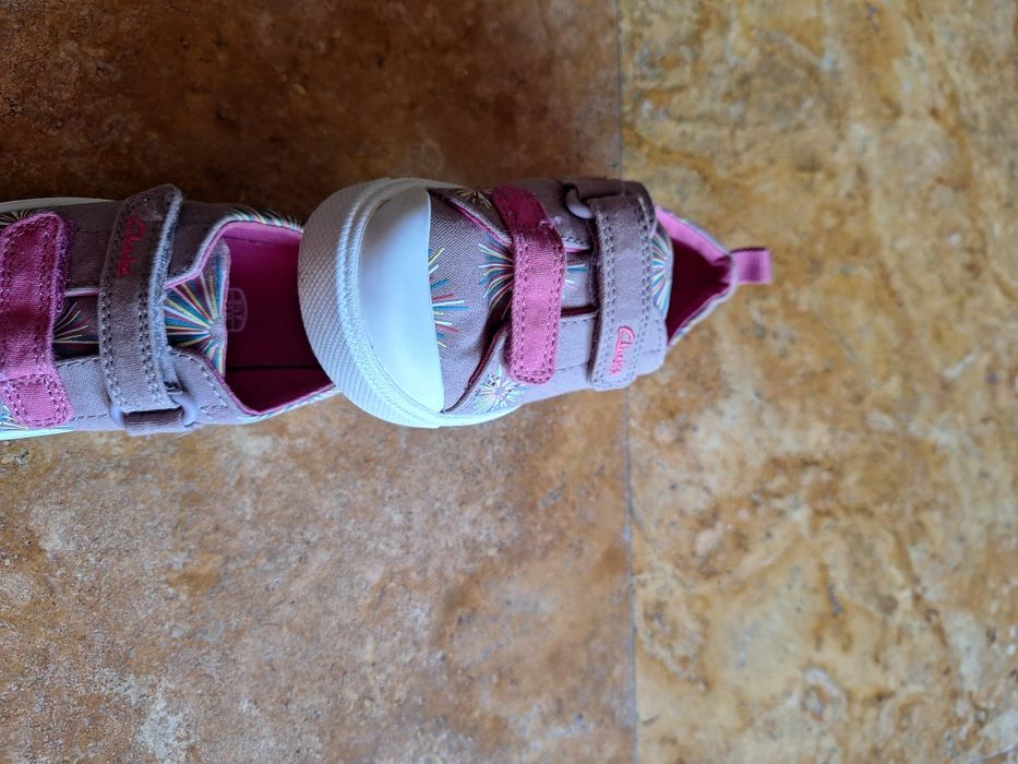 Vând teniși Clarks 22