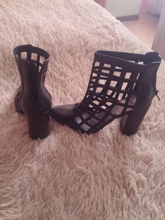 Продам открытые сапожки