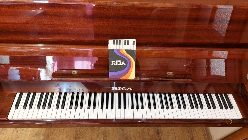Продается классическое пианино марки Riga