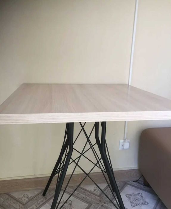 Стол универсальный (офис, дом, кафе)