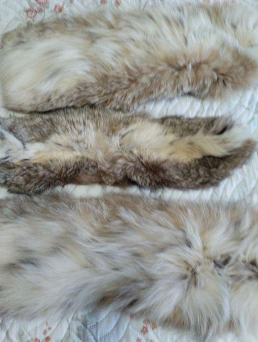 Рукова и воротник из меха рысь.