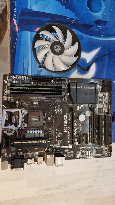 Vând placa de baza cu procesor și cooler