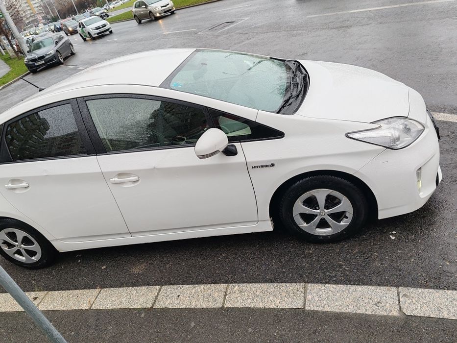 Închiriez Toyota prius3 Uber bolt