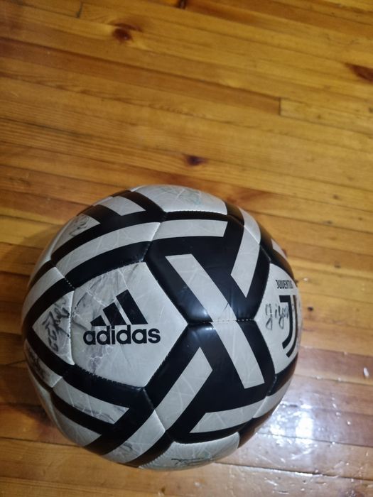 Adidas футбольный мячик Juventus
