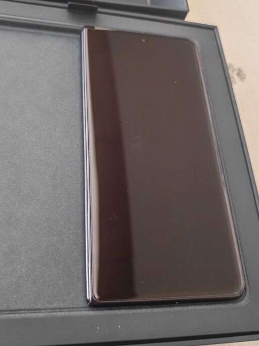 Продавам Honor Magic V5