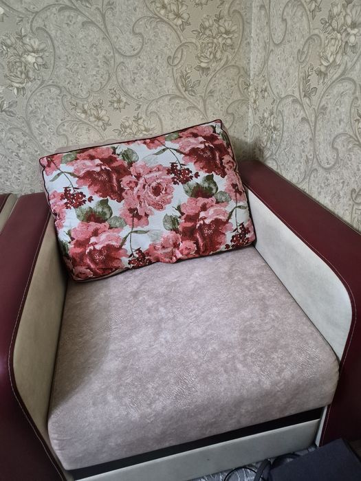 Продам диваны и кресло