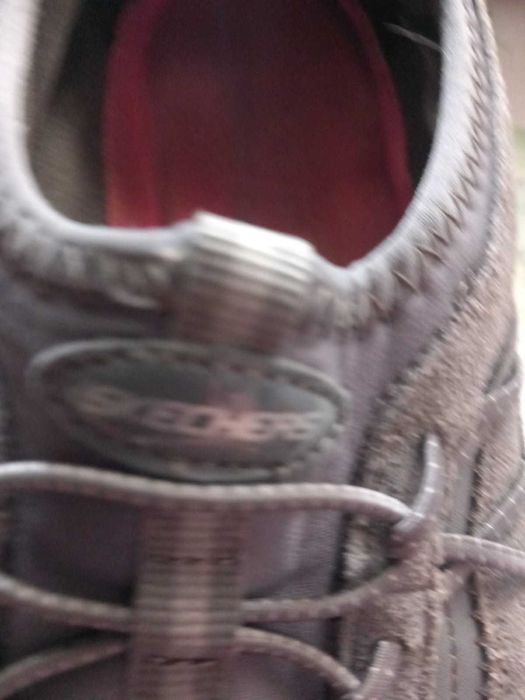 Vand adidasi skechers