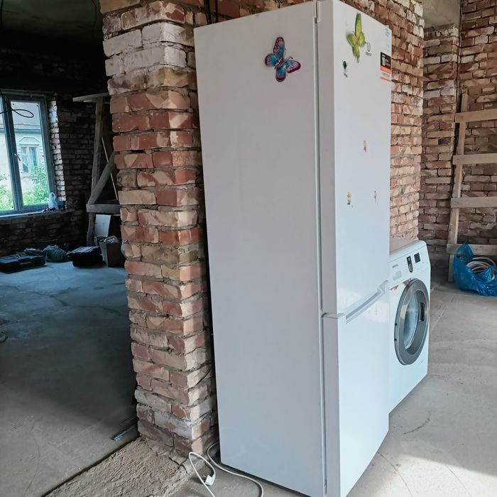 Продам холодильник Indesit б/у