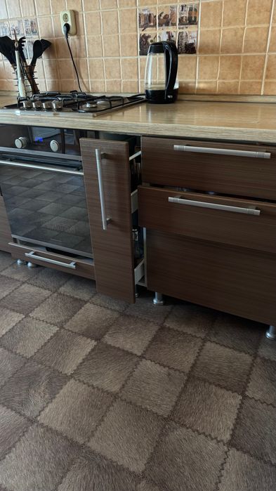 Срочно кухонный гарнитур