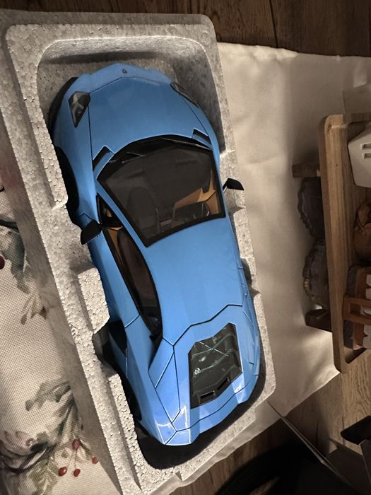 Vând machetă 1/18 Lamborghini Aventador LP720-4 autoart