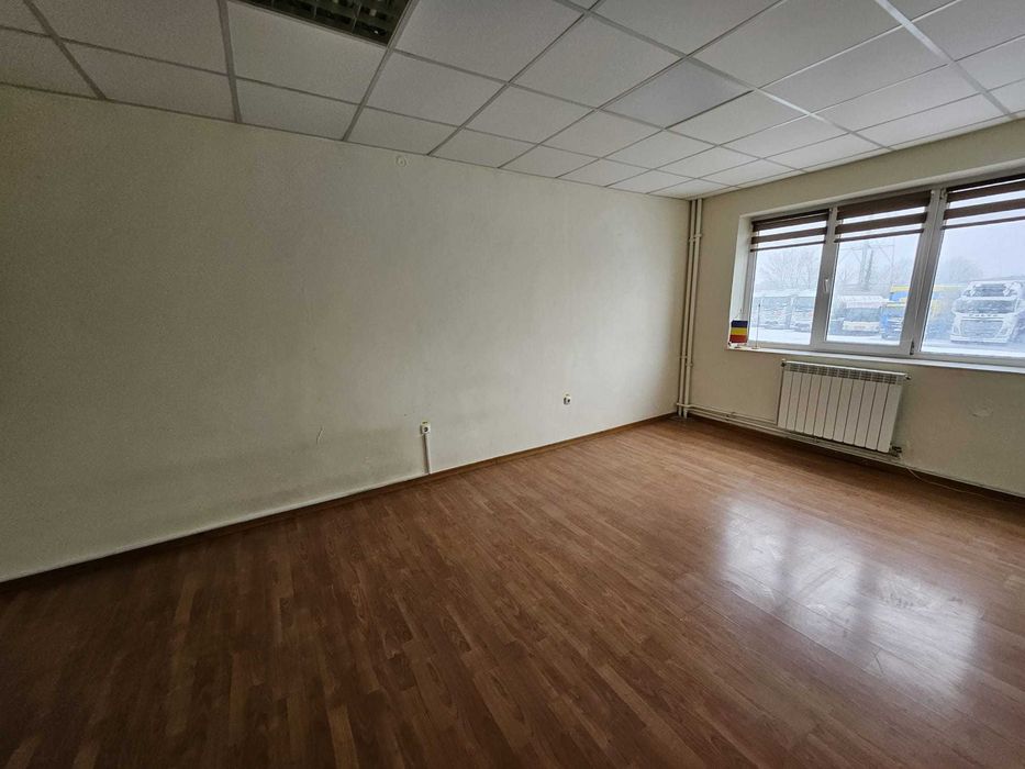 Închiriez birou 40 mp – parter, două încăperi